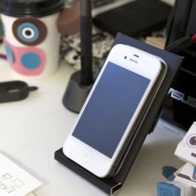 iPhone desk stand