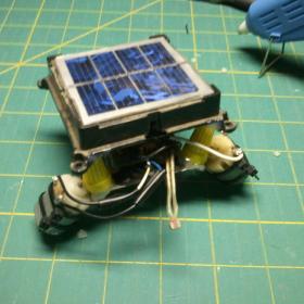 Solar Powered Robot from TRASH!!!!