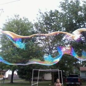 Huge bubble maker
